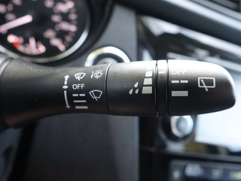 Used 2018 Nissan Rogue SL AWD/4WD image 32