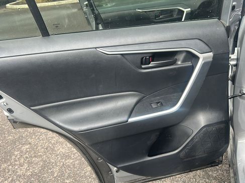 Used 2019 Toyota RAV4 LE w/ Carpet Mat Package AWD/4WD image 13