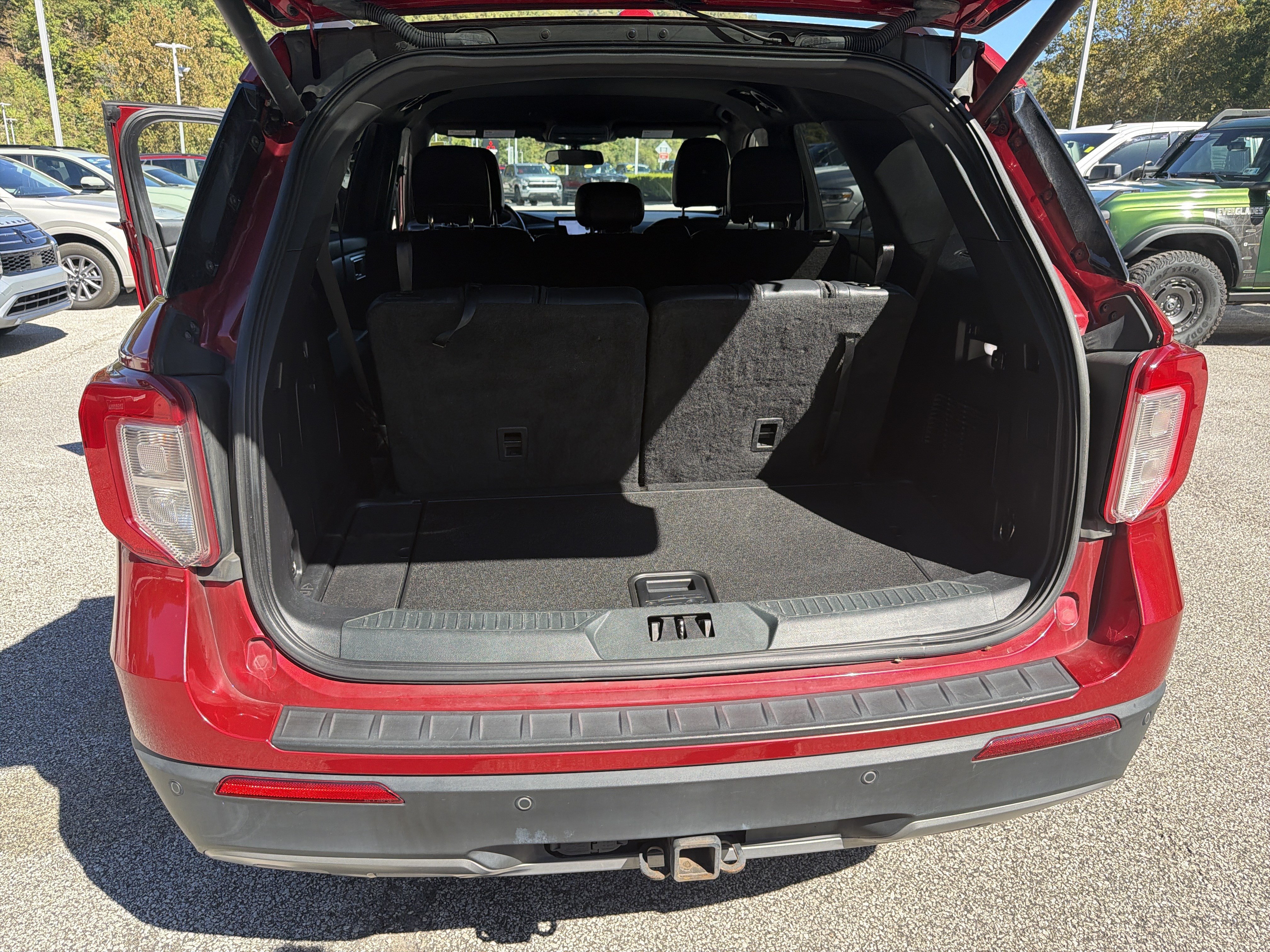 Used 2020 Ford Explorer XLT w/ Equipment Group 202A AWD/4WD image 20