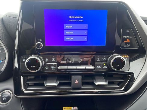 Used 2025 Toyota Highlander XLE image 27