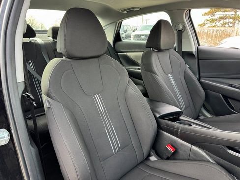 Used 2025 Hyundai Elantra SEL image 18