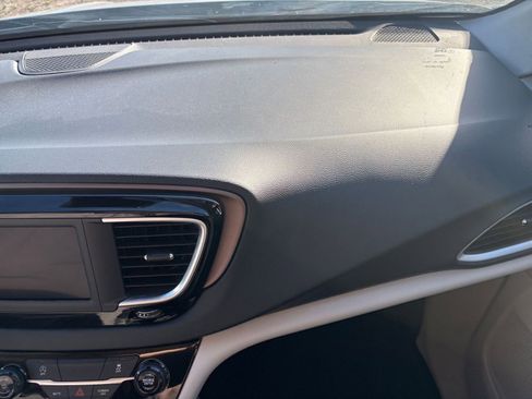 Used 2023 Chrysler Voyager LX image 37