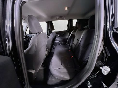 Used 2022 Jeep Renegade Latitude w/ Convenience Group AWD/4WD image 24
