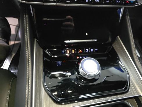 Used 2024 Jeep Wagoneer Series II w/ Premium Group I image 22