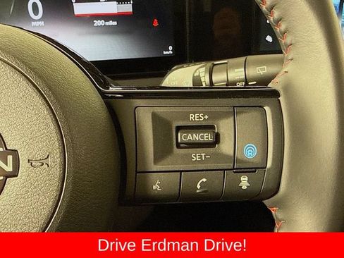 Used 2025 Nissan Kicks SR AWD/4WD image 13
