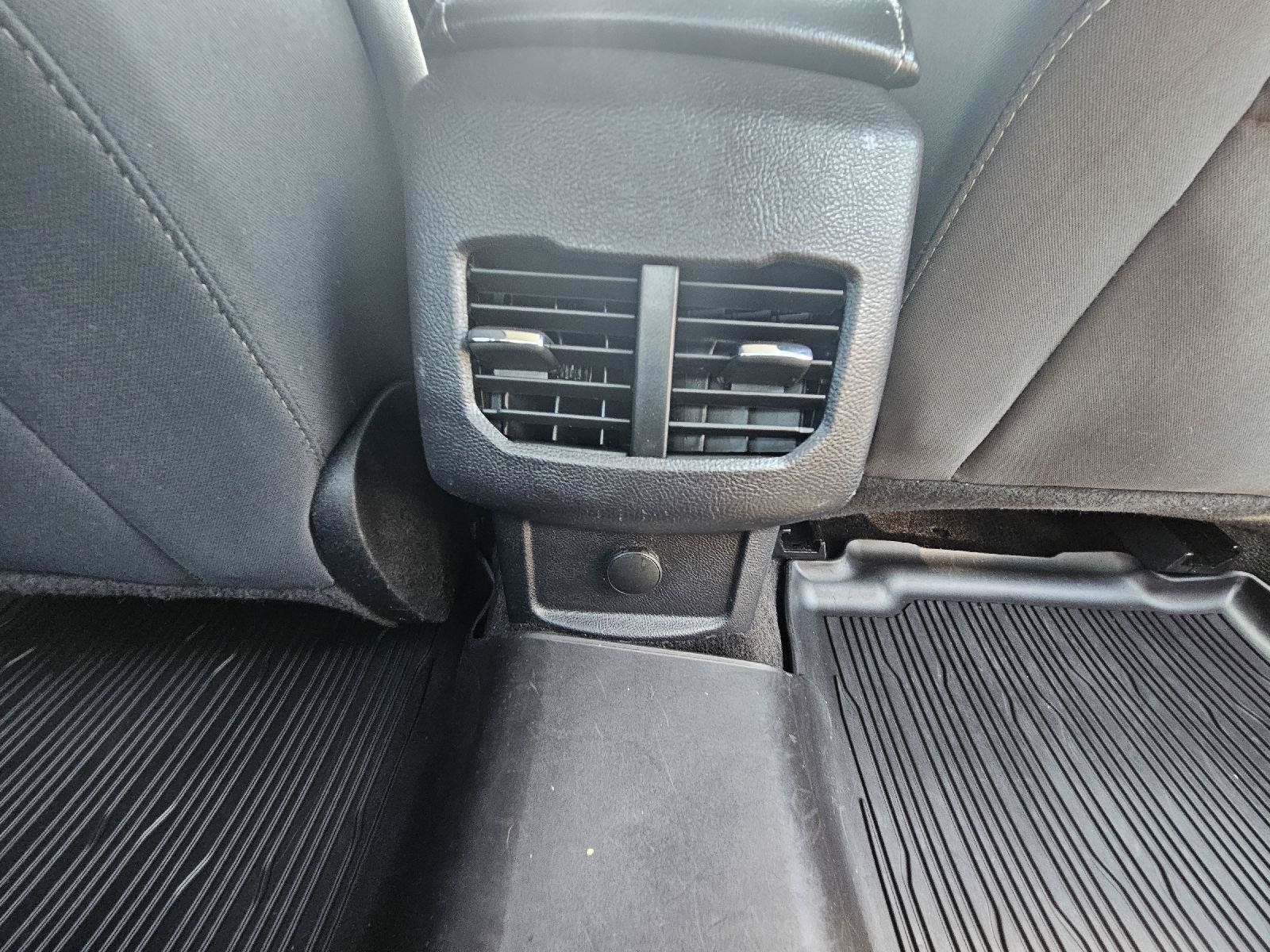 Used 2018 Ford Fusion SE w/ Fusion SE Technology Package FWD image 17