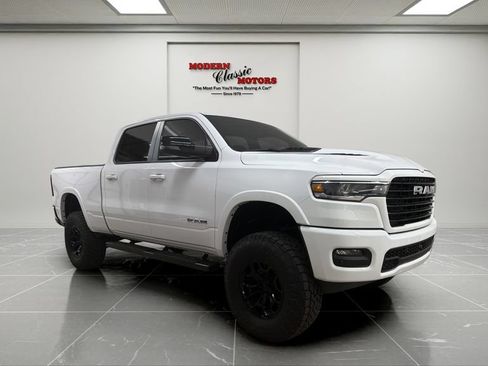 Used 2025 RAM 1500 Laramie w/ Sport Appearance Package AWD/4WD image 7