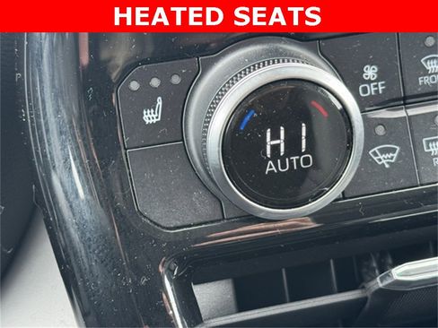 Certified 2021 Toyota Highlander XLE image 17