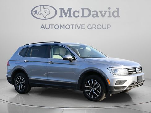 Used 2021 Volkswagen Tiguan SE w/ Panoramic Sunroof Package FWD image 10
