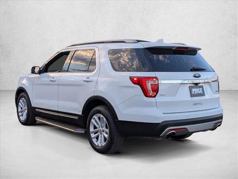 Used 2017 Ford Explorer XLT FWD image 9
