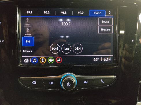 Used 2021 Chevrolet Traverse LT FWD image 25
