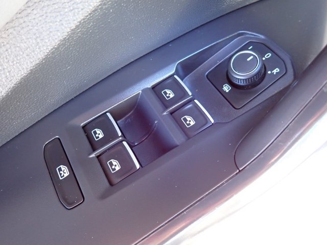 Used 2025 Volkswagen Jetta SE FWD image 11