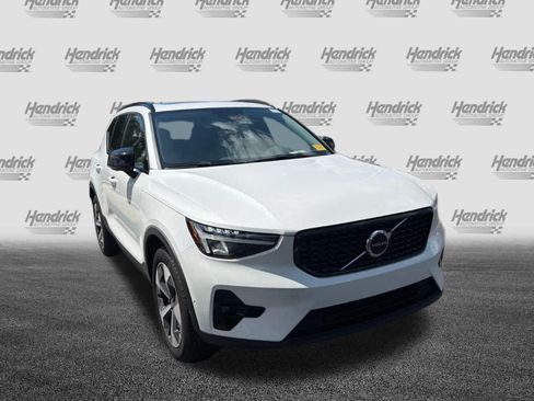 Used 2026 Volvo XC40 B5 Plus AWD/4WD image 3