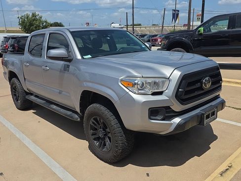 Used 2020 Toyota Tacoma SR AWD/4WD image 5