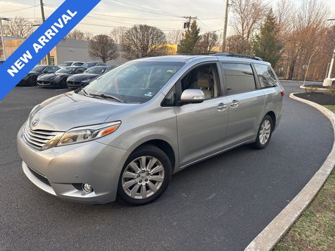 Used 2015 Toyota Sienna Limited Premium image 5