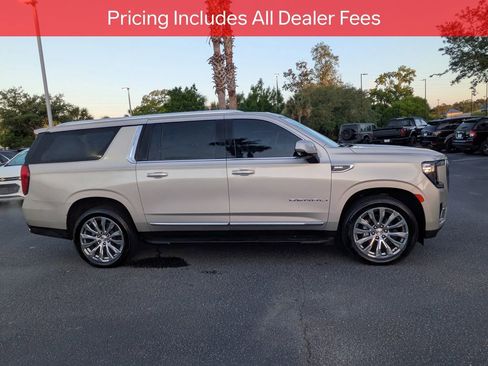 Used 2022 GMC Yukon XL Denali AWD/4WD image 3