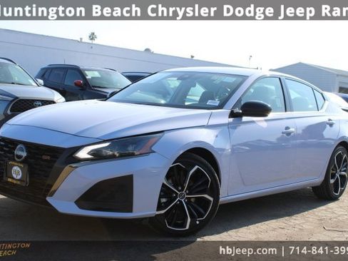 Used 2024 Nissan Altima 2.5 SR image 9