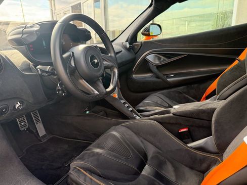 Used 2025 McLaren 750S image 4