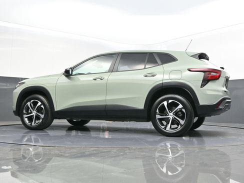 Certified 2024 Chevrolet Trax RS w/ Driver Confidence Package image 38