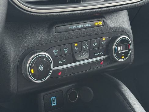 Used 2020 Ford Escape SE image 14