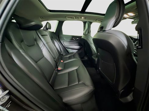 Used 2023 Volvo XC60 B5 Core image 29