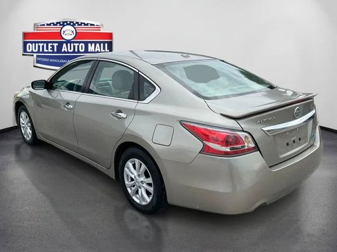 Used 2014 Nissan Altima 2.5 S w/ Sport Value Package FWD image 5