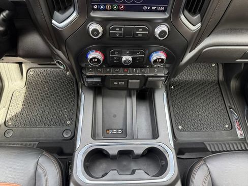 Used 2022 GMC Sierra 1500 AT4 w/ AT4 Carbonpro Edition AWD/4WD image 11