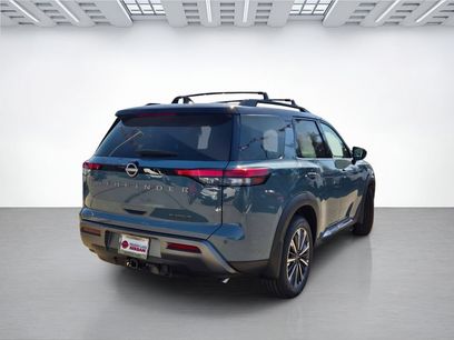 New 2026 Nissan Pathfinder Platinum w/ Cargo Package
