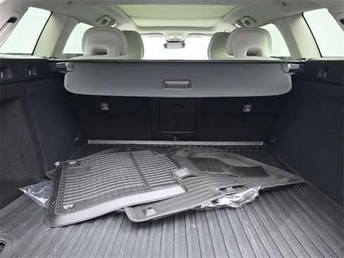 Used 2024 Volvo V60 B5 Cross Country Plus image 31