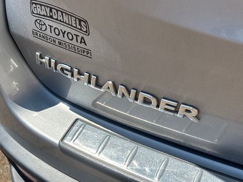Used 2016 Toyota Highlander Limited image 36