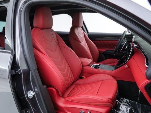 Used 2026 Maserati Grecale Modena AWD/4WD image 11