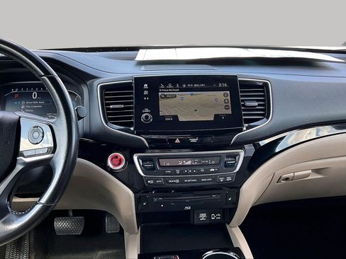 Used 2019 Honda Pilot Touring image 6