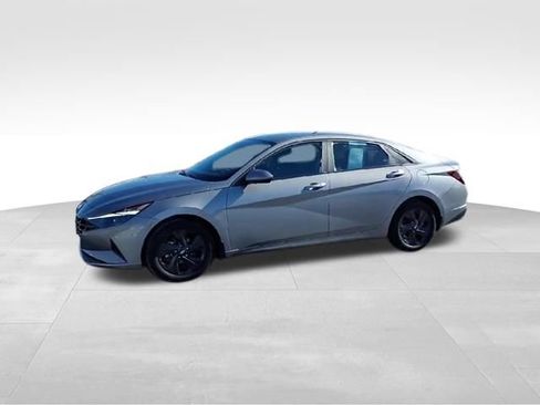 Used 2023 Hyundai Elantra SEL image 4