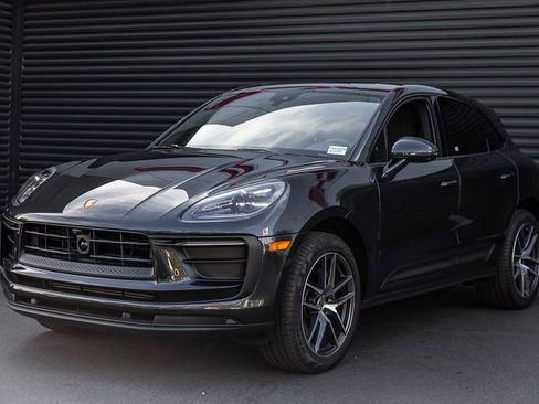 Certified 2025 Porsche Macan image 1