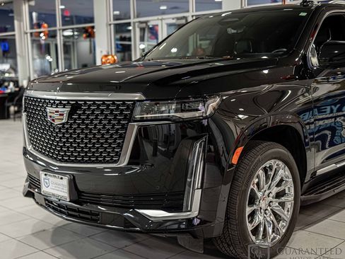 Used 2021 Cadillac Escalade ESV Premium Luxury w/ LPO, Floor Liner Package AWD/4WD image 4