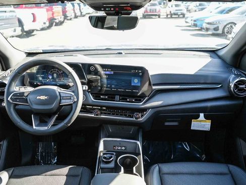 New 2026 Chevrolet Equinox LT w/ Convenience Package II FWD image 13