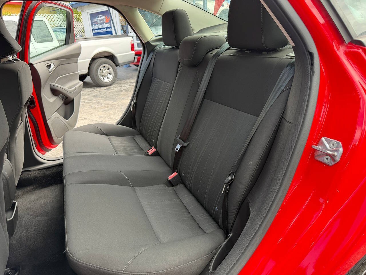 Used 2015 Ford Focus SE w/ SE Ecoboost Package FWD image 38