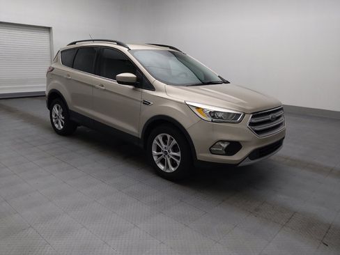 Used 2017 Ford Escape SE w/ Equipment Group 201A FWD image 11
