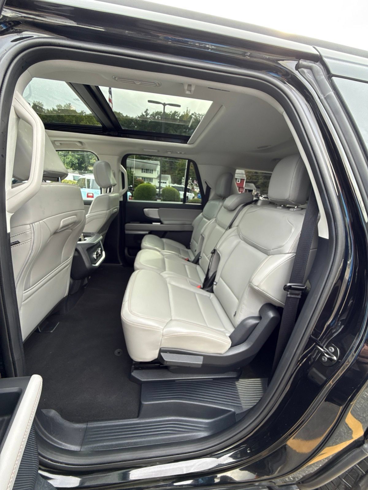 Used 2025 Ford Expedition Max Active AWD/4WD image 18