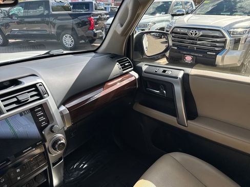 Used 2020 Toyota 4Runner Limited AWD/4WD image 32