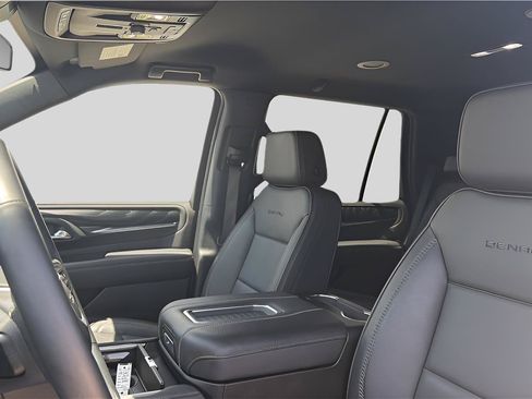 Used 2024 GMC Yukon Denali AWD/4WD image 17