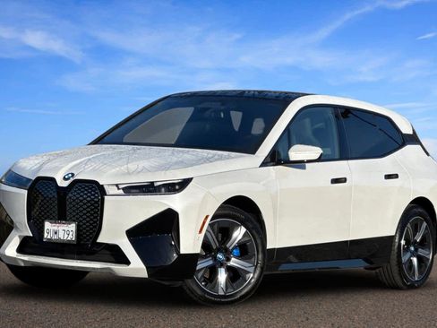 Used 2025 BMW iX xDrive50 image 1