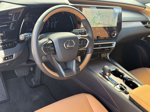 Used 2024 Lexus RX 350 Premium w/ Accessory Package (Z1) FWD image 4