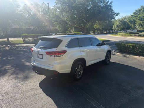 Used 2019 Toyota Highlander XLE image 8