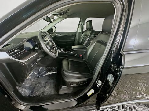 Certified 2023 Jeep Grand Cherokee L Limited AWD/4WD image 33