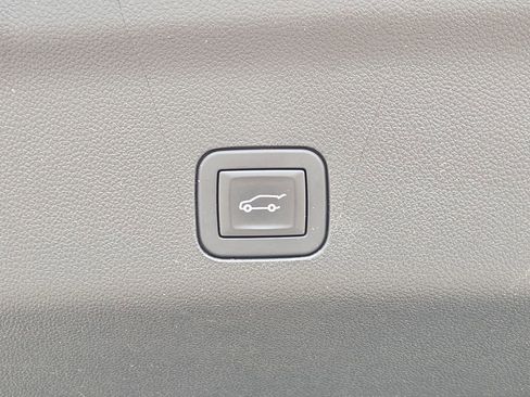 Used 2025 GMC Yukon Denali image 14