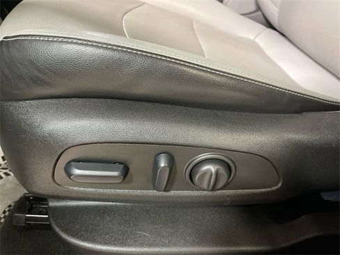 Used 2022 GMC Terrain SLT image 12