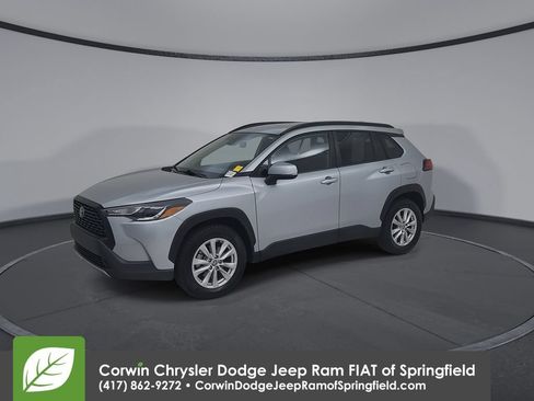 Used 2022 Toyota Corolla Cross LE FWD image 6