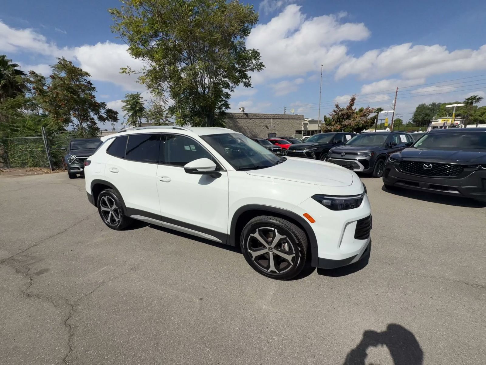 Used 2026 Volkswagen Tiguan SE AWD/4WD image 2