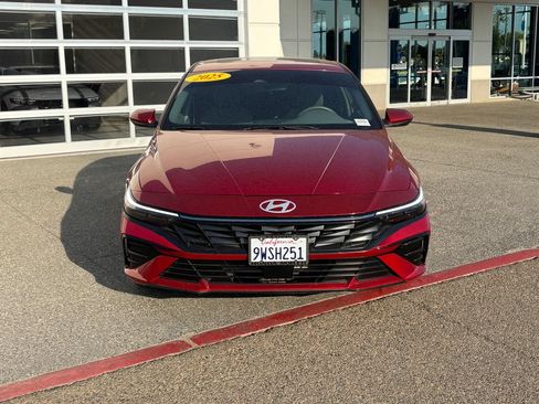 Used 2025 Hyundai Elantra SEL FWD image 2